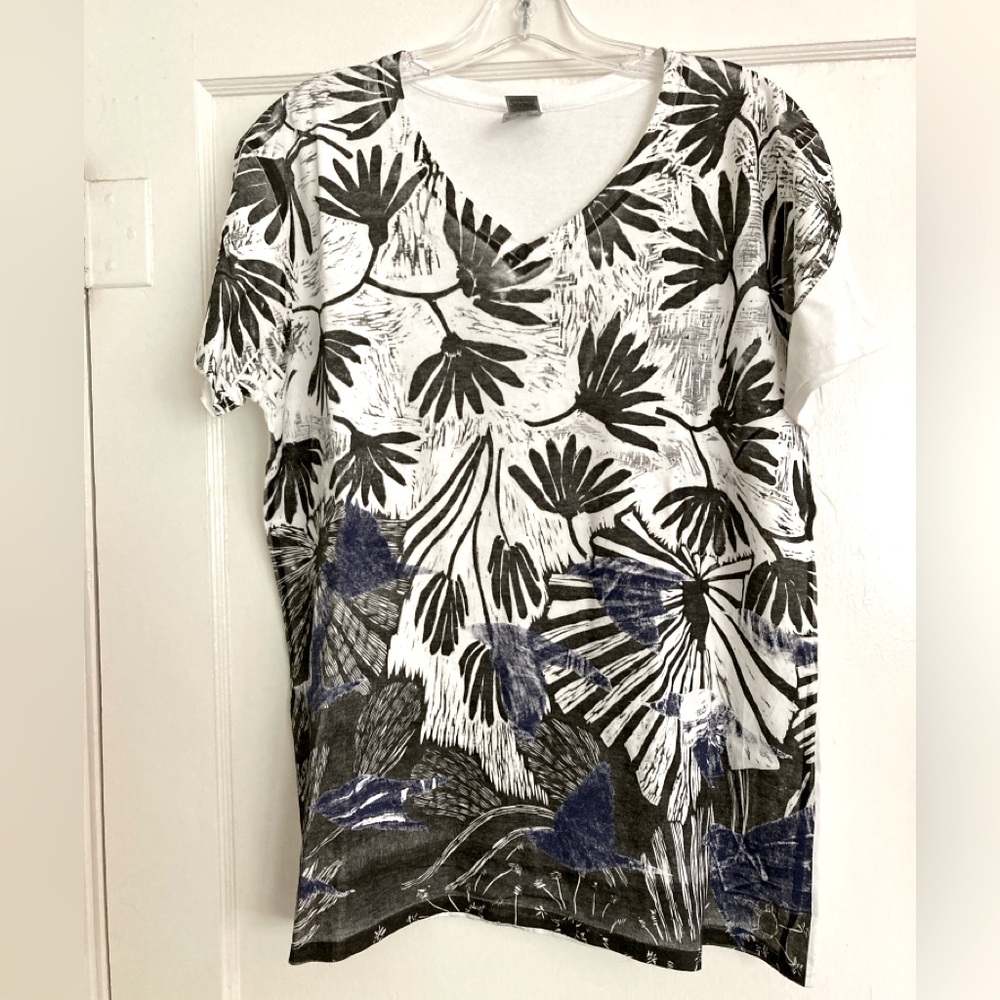 V Neck White Tee Hand-printed XL Unisex